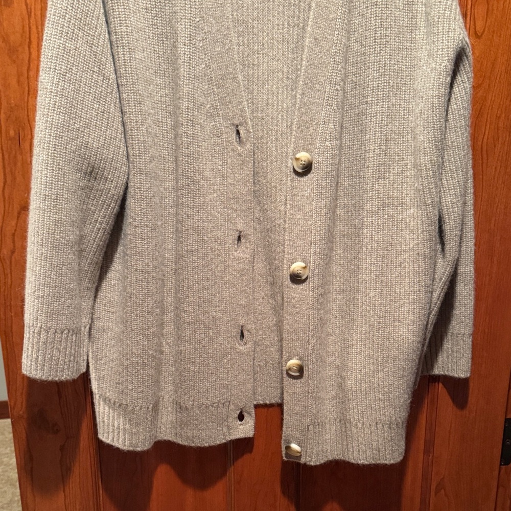 Elegant Tan Women's Cashmere Cardigan - Picture 4 of 6